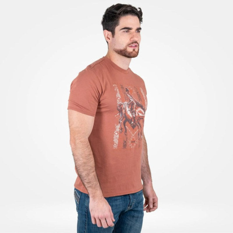 Playera T-shirt Wrangler Western Vaquera Hombre Manga Corta #mlpos_26 | Color: Ladrillo 5222 #color_ladrillo_5222 #sku_112395222ch #sku_112395222g #sku_112395222m #sku_112395222xg #sku_112395222xxg